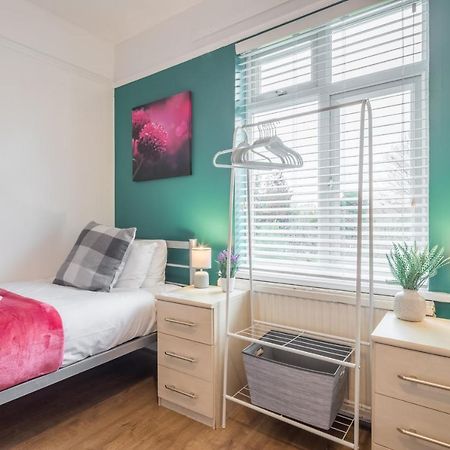 Private Room 6 With Kitchenette By Cb Stays No Minimum Stays CBG Екстериор снимка