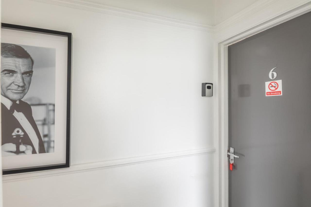Private Room 6 With Kitchenette By Cb Stays No Minimum Stays CBG Екстериор снимка