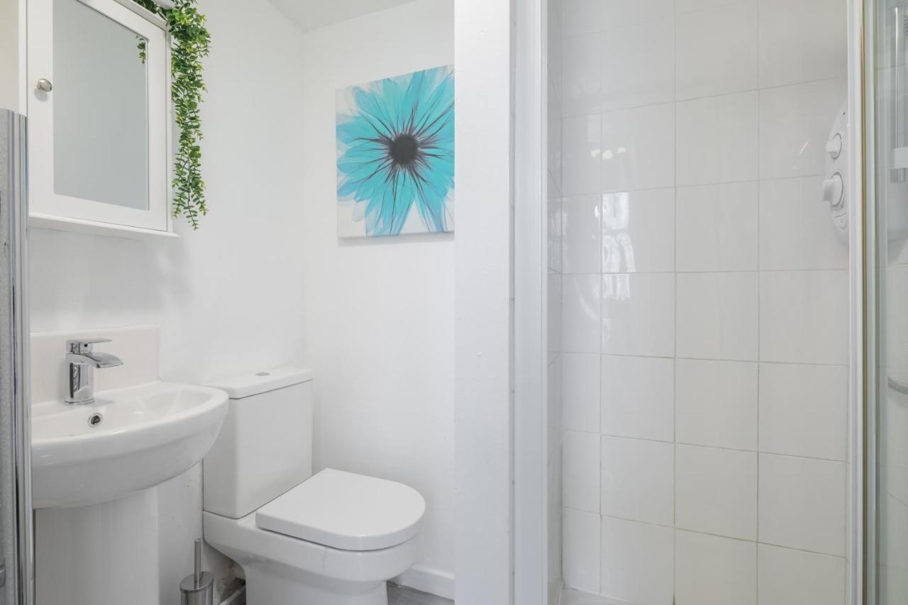 Private Room 6 With Kitchenette By Cb Stays No Minimum Stays CBG Екстериор снимка